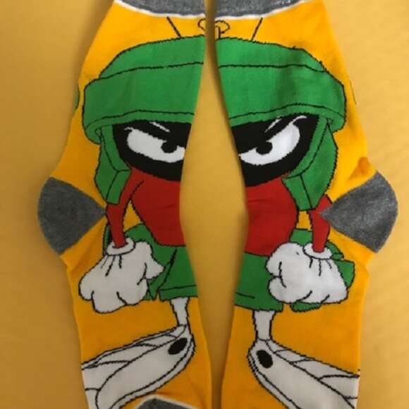 PAIR OF MARVIN The MARTIAN SOCKS UNISEX SIZE 6-12 BNWOT - Picture 1 of 1